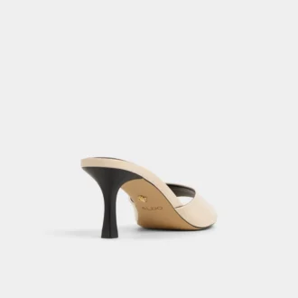 Annaberaen Heeled mule, Kitten heel