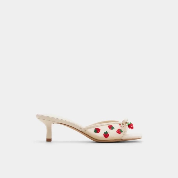 Begoniaa Heeled mule, Kitten heel