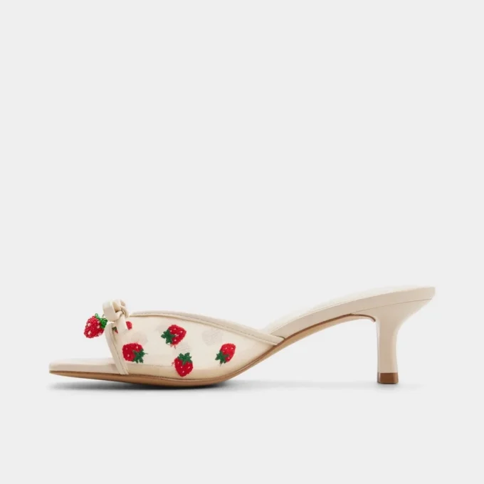 Begoniaa Heeled mule, Kitten heel