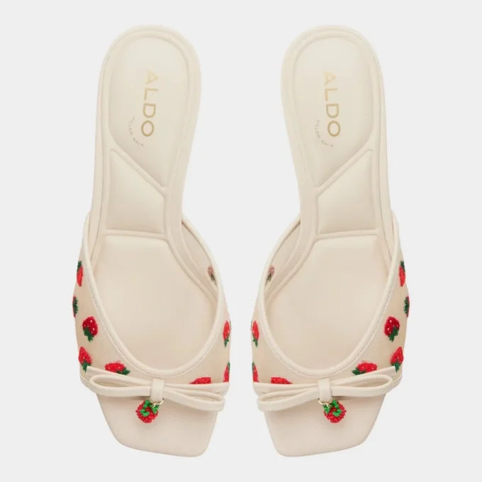 Begoniaa Heeled mule, Kitten heel
