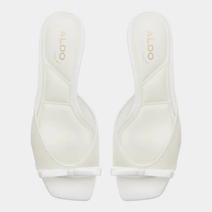 Begoniaa Heeled mule, Kitten heel