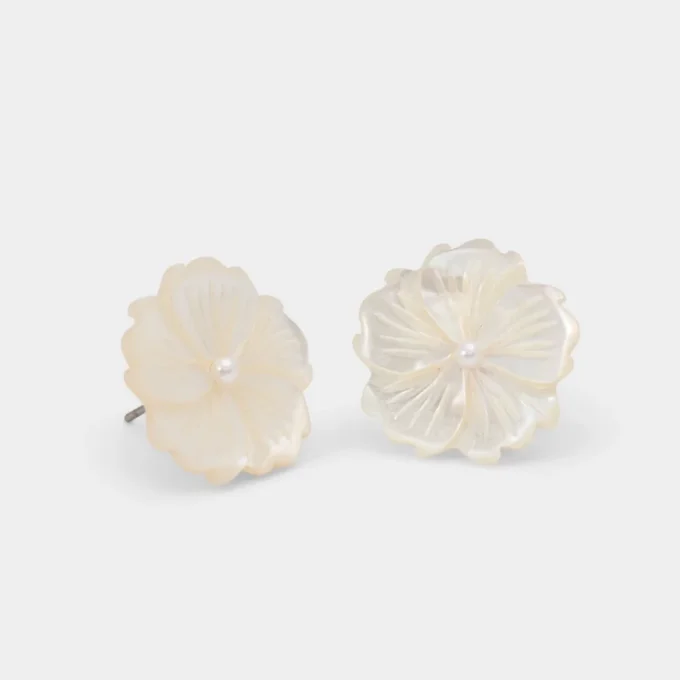 Camelliaa Earrings Camelliaa Earrings