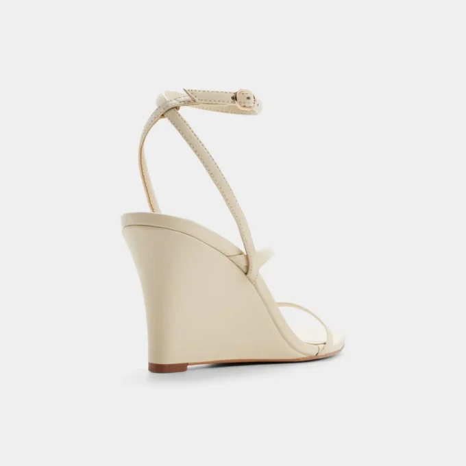 Lineria Strappy wedge sandal