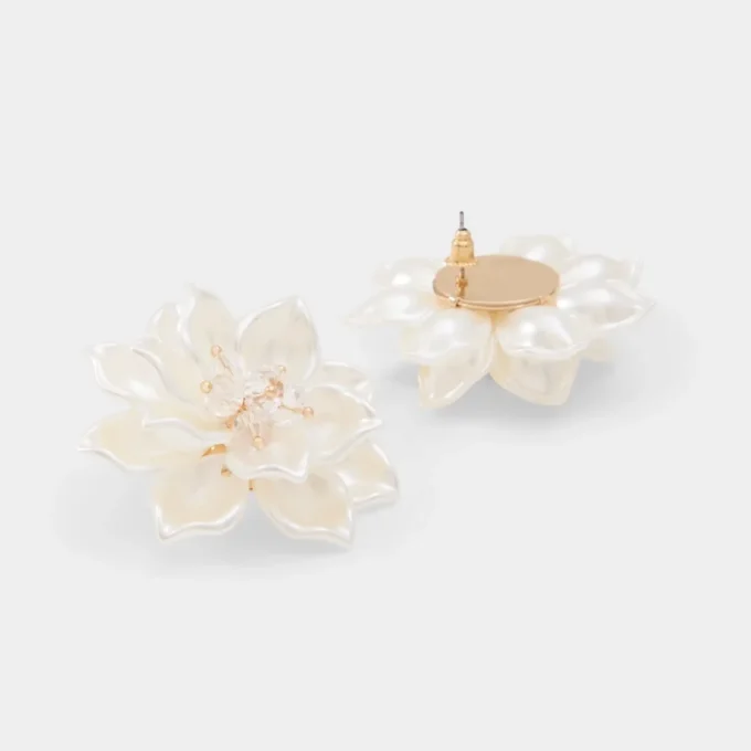 Petalpearl Statement earrings