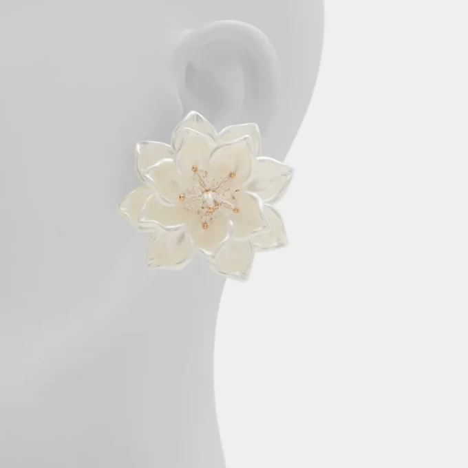 Petalpearl Statement earrings